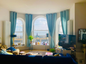 One Double bedroom with en-suite in a 2-bedroom flat at the Royal - Homestay - not Hotel